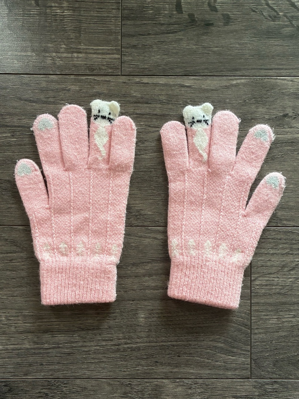 Pink winter gloves